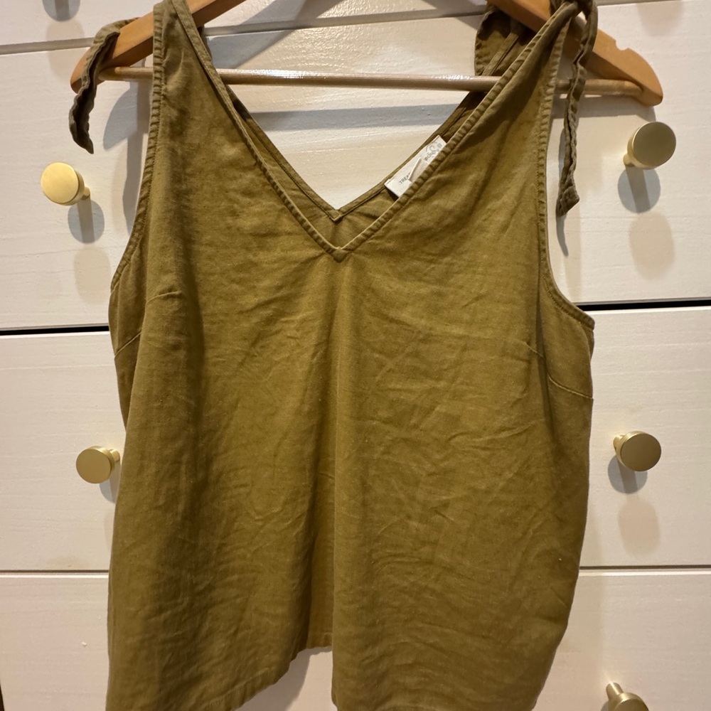 Treasure & Bond Green Sleeveless Tank Top